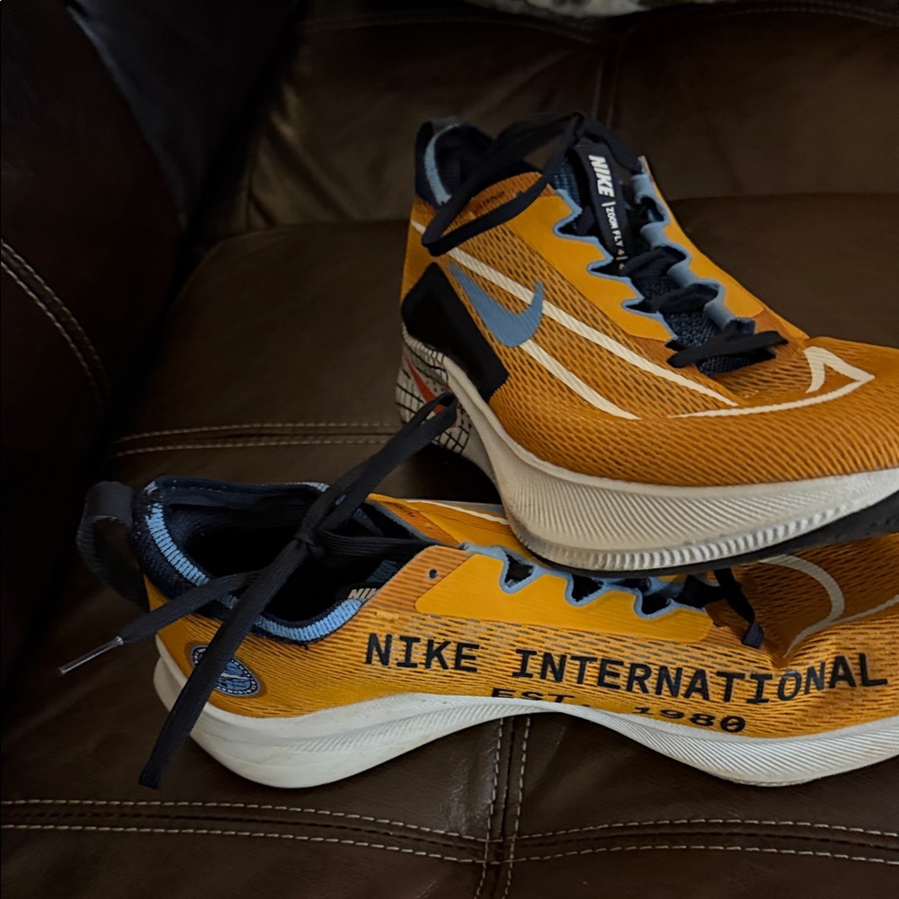 Nike Men's Vibrant Orange and Navy Athletic Shoes